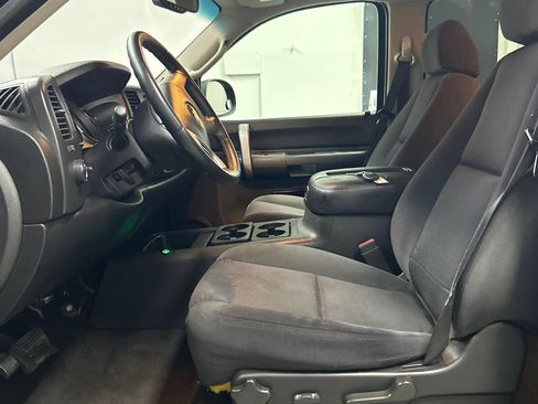 Used 2007 Chevrolet Silverado 2500 LT w/ 2LT Convenience Package AWD/4WD image 8