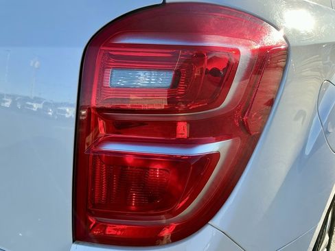 Used 2017 Chevrolet Equinox Premier w/ Enhanced Convenience Package image 16