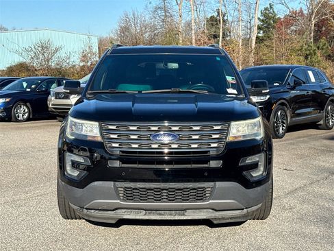 Used 2017 Ford Explorer XLT w/ Equipment Group 202A image 2