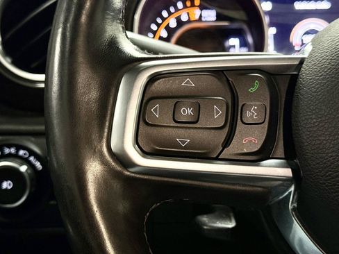Used 2019 Jeep Wrangler Unlimited Sahara w/ Uconnect 4C Nav & Sound Group AWD/4WD image 18
