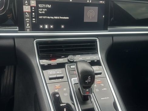 Used 2018 Porsche Panamera 4 image 15