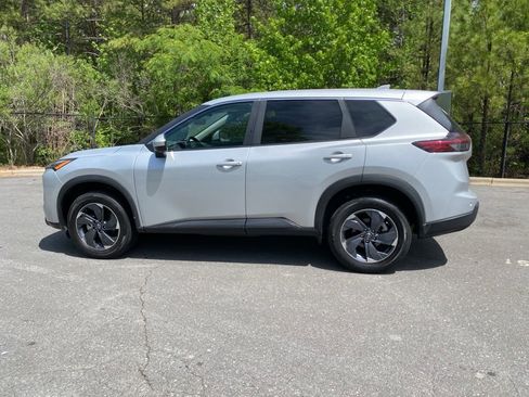 Used 2025 Nissan Rogue SV FWD image 6
