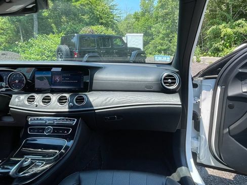 Used 2017 Mercedes-Benz E 300 4MATIC image 29