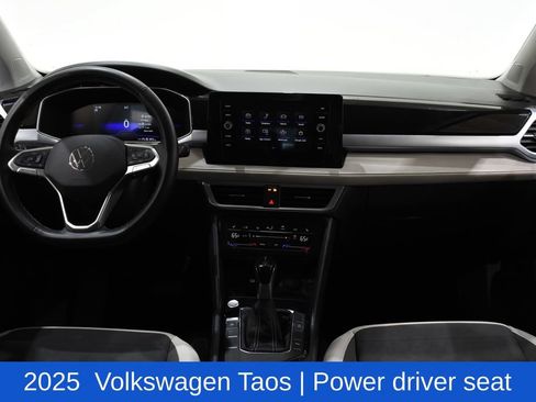 Used 2025 Volkswagen Taos SE FWD image 8