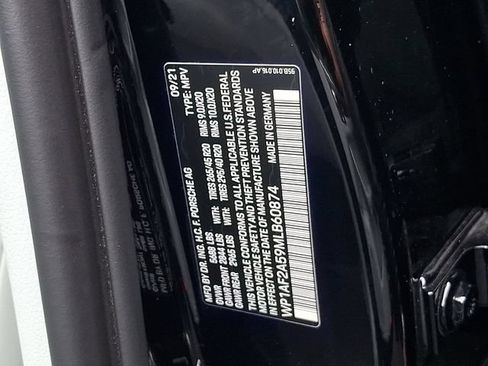 Certified 2021 Porsche Macan Turbo AWD/4WD image 31