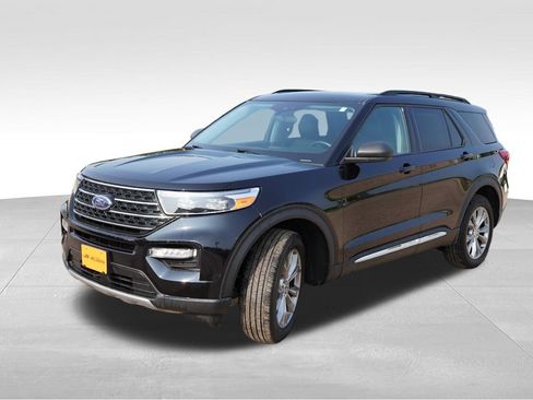 Certified 2024 Ford Explorer XLT w/ Equipment Group 202A AWD/4WD image 11