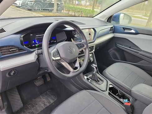 Used 2024 Volkswagen Taos SE image 12