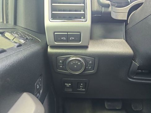 Used 2020 Ford F150 Platinum w/ Equipment Group 701A Luxury AWD/4WD image 26