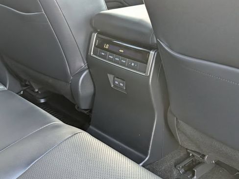 Used 2025 Lexus GX 550 w/ Accessory Package (2T) AWD/4WD image 33