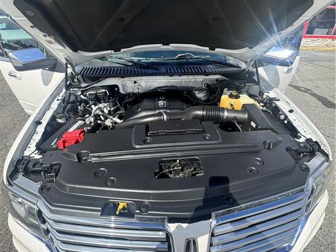 Used 2015 Lincoln Navigator 4WD image 9