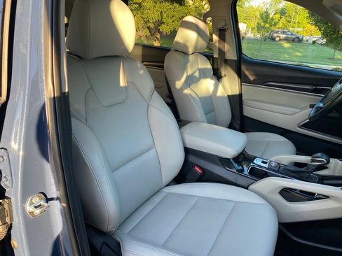 Used 2025 Kia Telluride S FWD image 32
