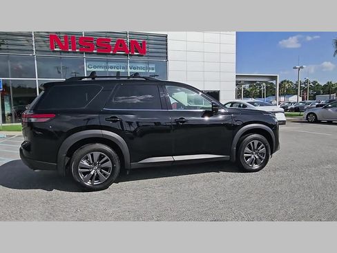 Used 2024 Nissan Pathfinder SV w/ SV Premium Package FWD image 35