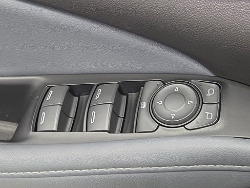 Used 2023 Buick Enclave Essence image 30