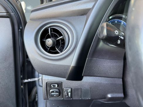 Used 2019 Toyota Corolla SE image 26