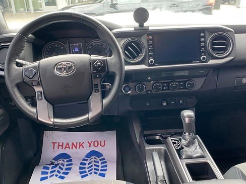 Used 2021 Toyota Tacoma TRD Sport image 9