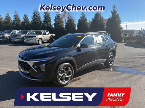 Used 2024 Chevrolet Trax LT w/ Driver Confidence Package image 1