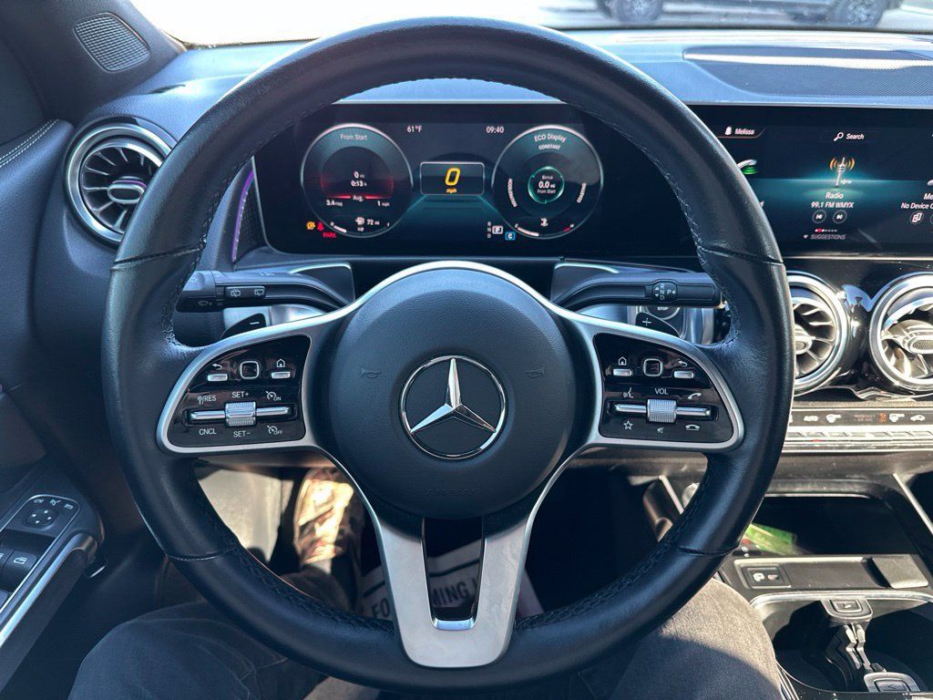 Used 2021 Mercedes-Benz GLB 250 4MATIC w/ Premium Package image 31