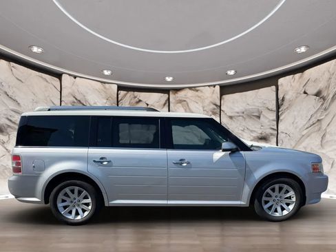 Used 2011 Ford Flex SEL w/ Rapid Spec Order Code FWD image 4