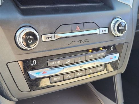 Used 2020 Ford Explorer XLT image 15