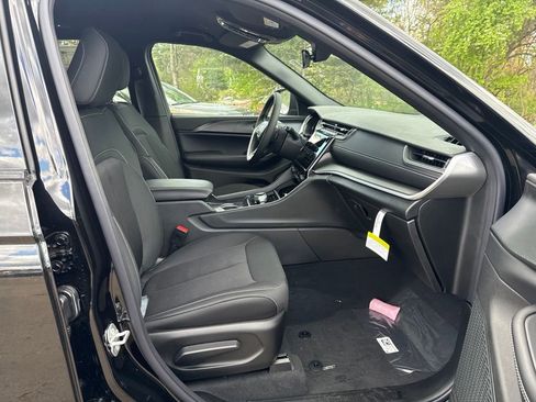 New 2026 Jeep Grand Cherokee Laredo AWD/4WD image 24
