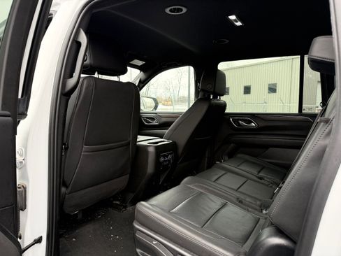 Used 2023 Chevrolet Suburban LT image 18