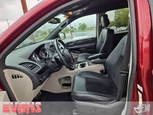 Used 2018 Dodge Grand Caravan SXT FWD image 18