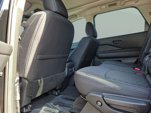 New 2026 Nissan Pathfinder SV w/ SV Premium Package FWD image 17