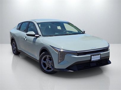 New 2025 Kia K4 LX
