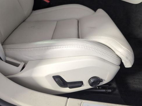 Used 2022 Volvo V60 T5 Cross Country w/ Advanced Package image 32