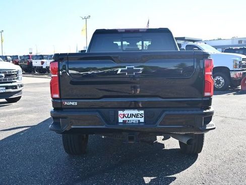 Used 2024 Chevrolet Silverado 3500 LT w/ Midnight Edition AWD/4WD image 7