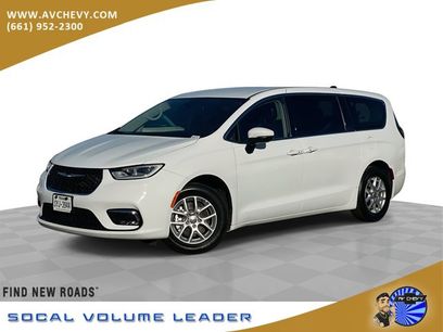 Used 2023 Chrysler Pacifica Touring-L