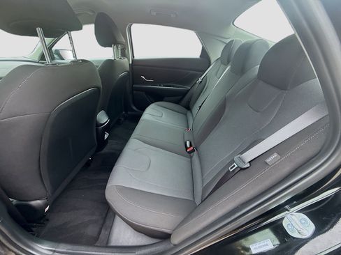 Used 2025 Hyundai Elantra SE FWD image 20