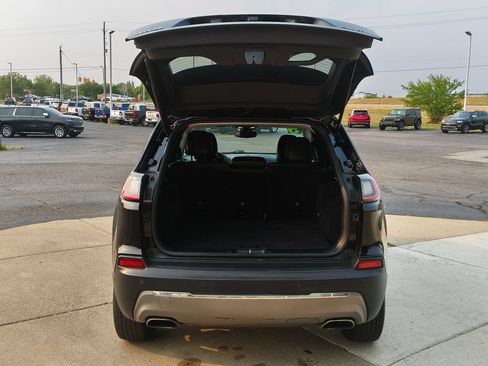 Used 2019 Jeep Cherokee Limited w/ Luxury Group AWD/4WD image 16