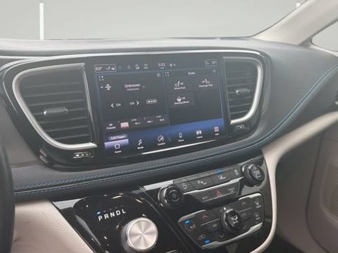 Certified 2021 Chrysler Pacifica Touring w/ Cold Weather Group FWD image 10