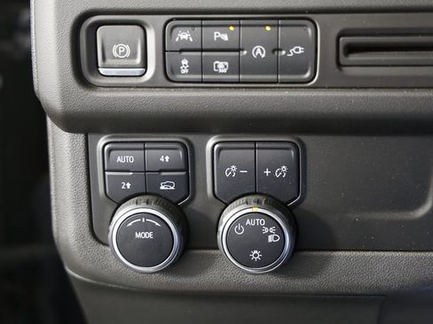 Used 2022 Chevrolet Tahoe Z71 w/ Luxury Package image 25