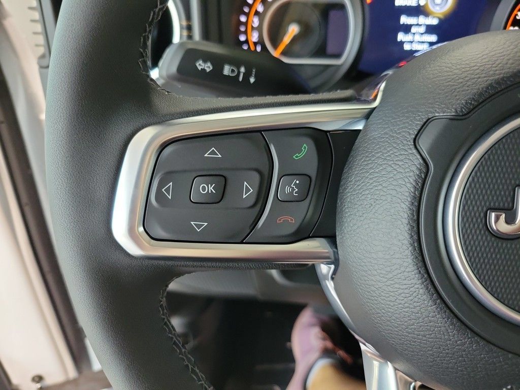 New 2025 Jeep Wrangler Unlimited Sahara AWD/4WD image 11