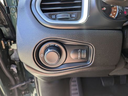 Used 2021 Jeep Renegade Sport image 26