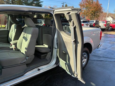 Used 2015 Nissan Frontier S image 12