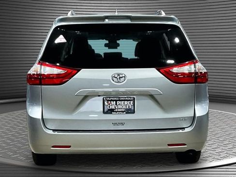 Used 2019 Toyota Sienna XLE FWD image 5