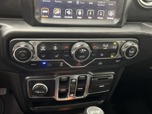 Used 2023 Jeep Wrangler Unlimited Sahara w/ Cold Weather Group AWD/4WD image 20