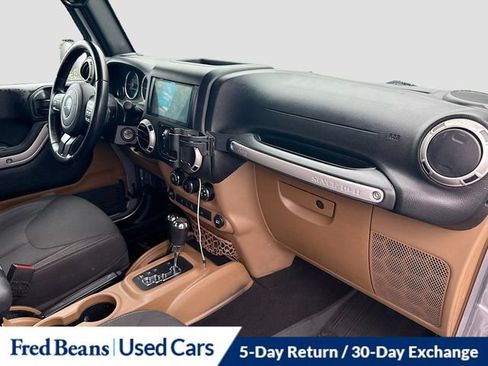 Used 2018 Jeep Wrangler Unlimited Sahara AWD/4WD image 32
