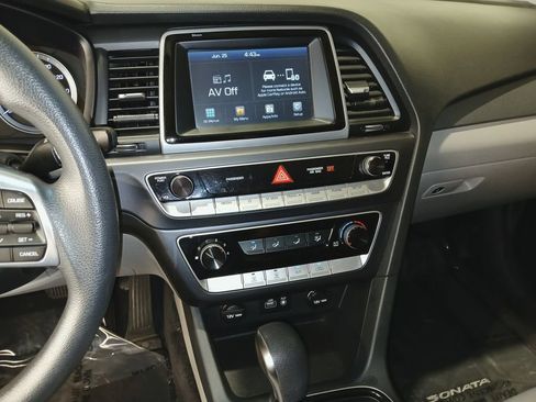 Used 2018 Hyundai Sonata SE FWD image 16