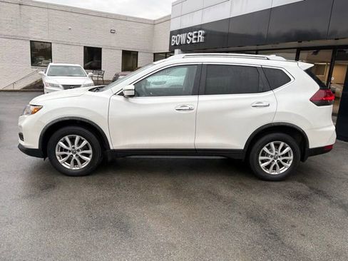 Used 2018 Nissan Rogue SV image 2