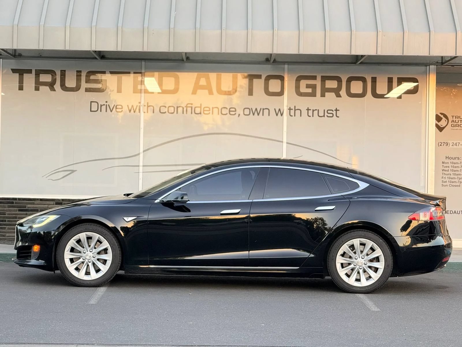 Used 2016 Tesla Model S 70 RWD image 4