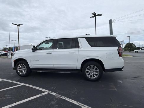 Used 2024 Chevrolet Suburban Premier AWD/4WD image 6
