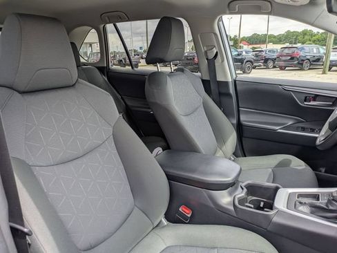 Used 2025 Toyota RAV4 XLE FWD image 35