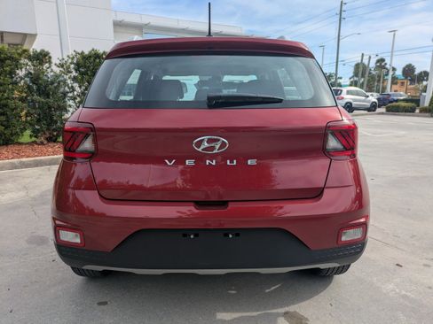 Used 2024 Hyundai Venue SEL FWD image 5