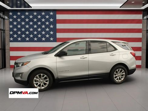 Used 2018 Chevrolet Equinox LS FWD image 2