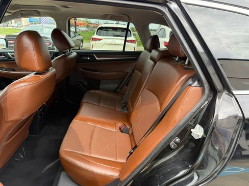 Used 2017 Subaru Outback 3.6R Touring image 18