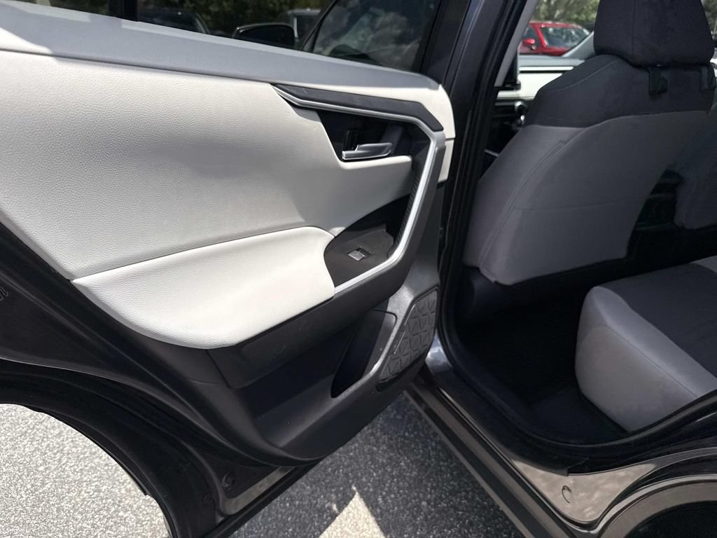 Used 2025 Toyota RAV4 XLE w/ Convenience Package FWD image 12